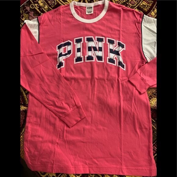 Victoria’s Secret PINK Long sleeves Shirt with bottom side slits. - Picture 1 of 4